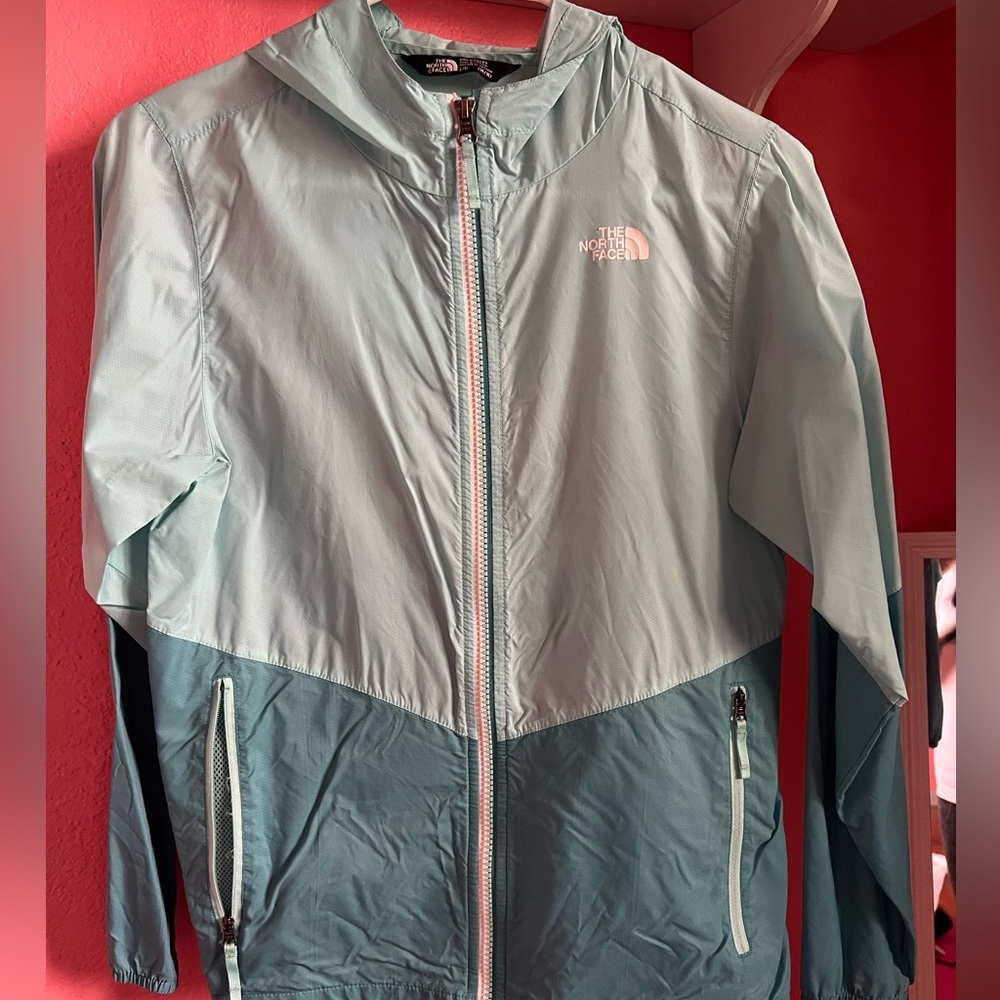 The North Face Girls L/G thin windbreaker